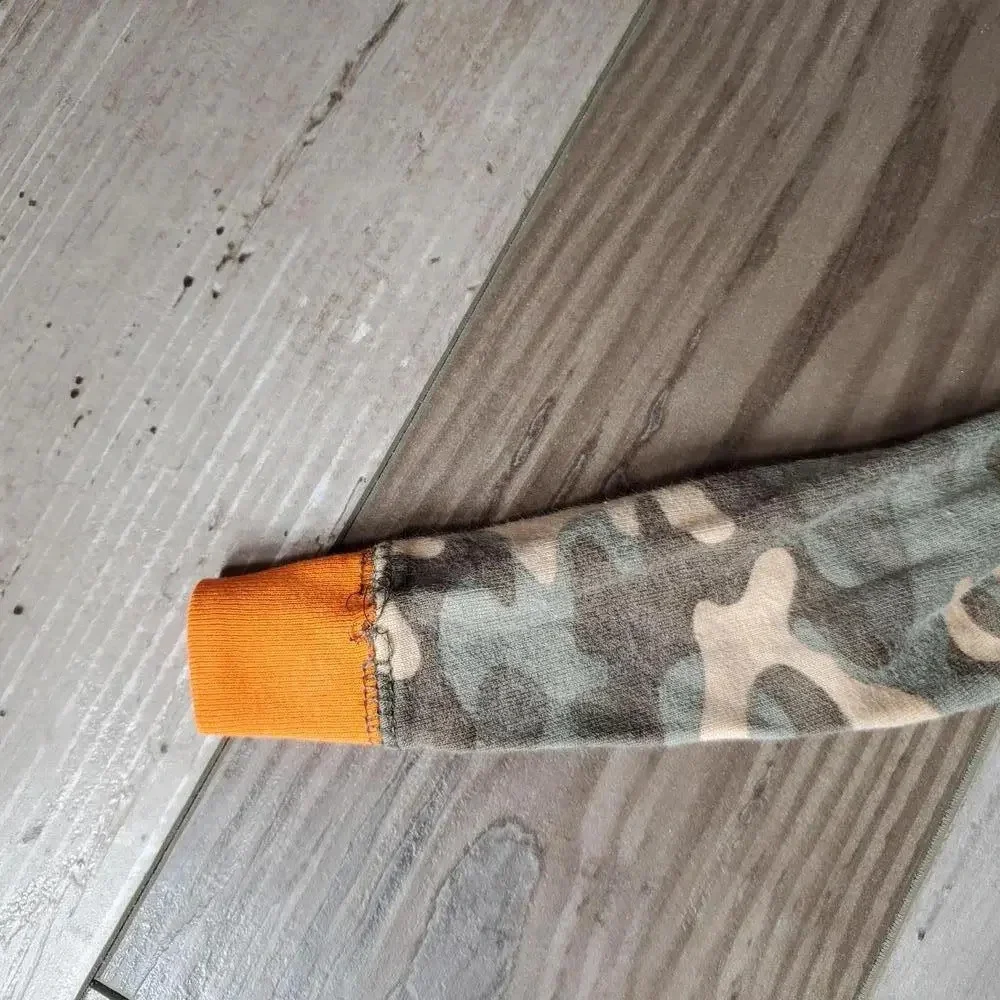 Child of Mine by Carter's Size 6-9m Green and Orange Camo Footed Sleeper GUC